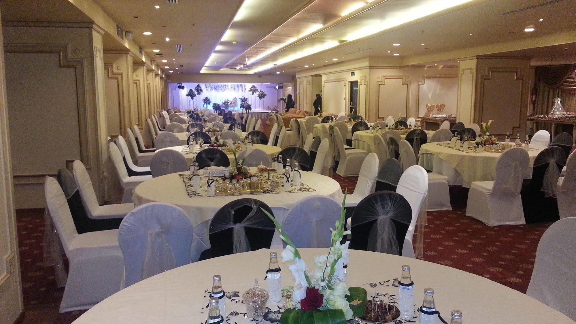 Al Shohada By Palm Rich Makkah Hotell Mekka Eksteriør bilde The ballroom of the hotel