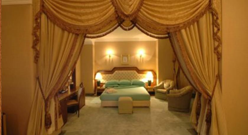Al Shohada By Palm Rich Makkah Hotell Mekka Eksteriør bilde A bedroom at the hotel